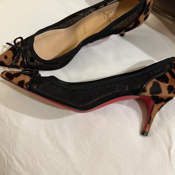 Louboutin lace with animal print with zipper bows. Beautiful shoes. Runs narrow. - Picture 6 of 10